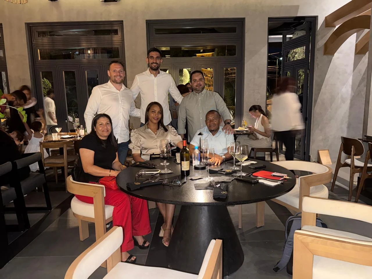 Cena en grupo después de la feria